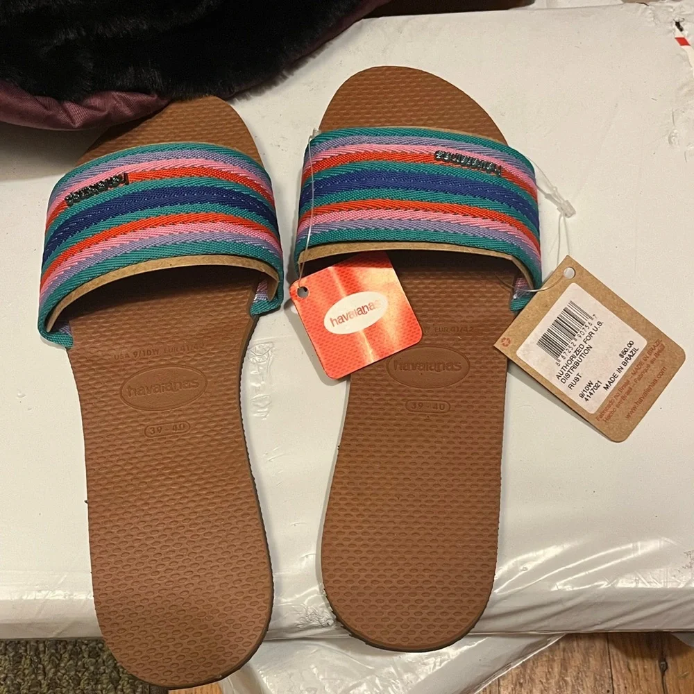 🆕 Women’s Havaiansa Colored Slides Size 39/40 .